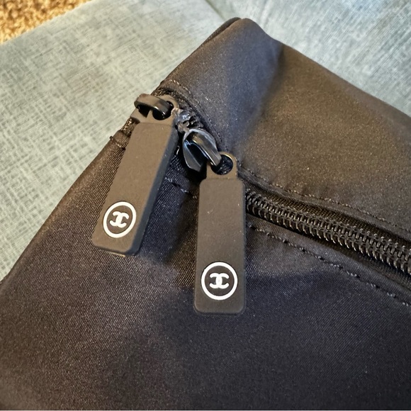 CHANEL Duffle - Picture 8 of 9